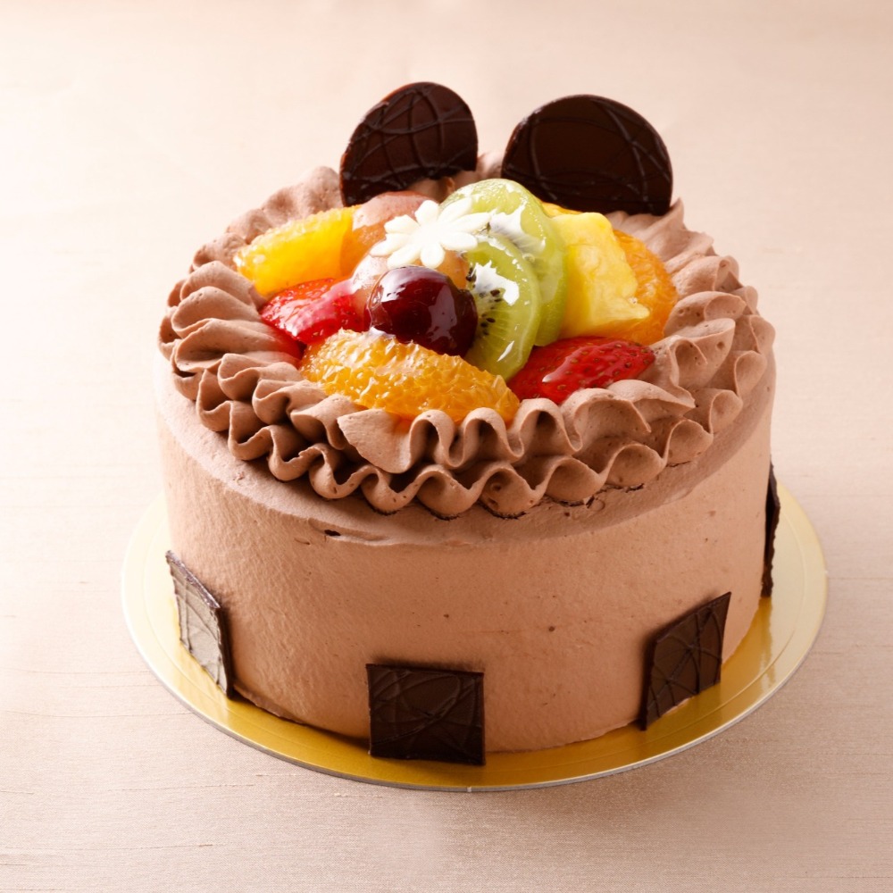 チョコ生クリームデコレーションフルーツ飾り